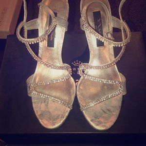 Nina silver sparkly heels 👠